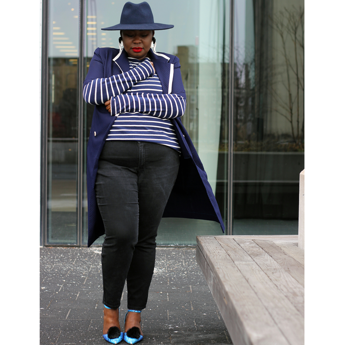 plus-size-style-plus-size-blogger-plus-size-canadian-blogger-plus-size-african-blogger-plus-size-fashion-plus-size-stripes-pom-pom-shoes-01